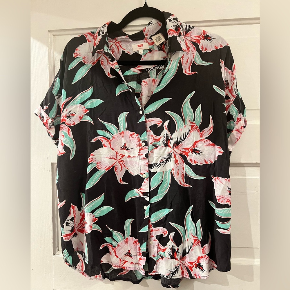 Like New Modern Levi’s Floral Hawaiian Shirt Size Large
